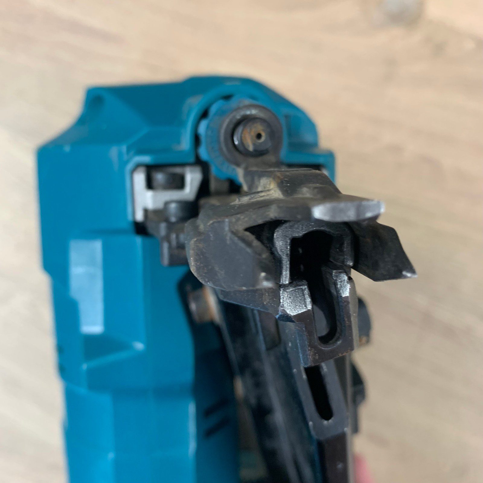 Makita DBN900 18V LXT 50-90mm Cordless Framing Nailer 30-34° with Case - Image 18