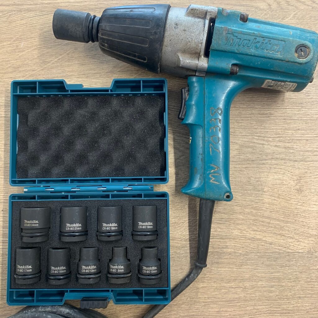 Makita 6905B 1/2" Impact Wrench 110V 12.7mm with 9pc Socket Set