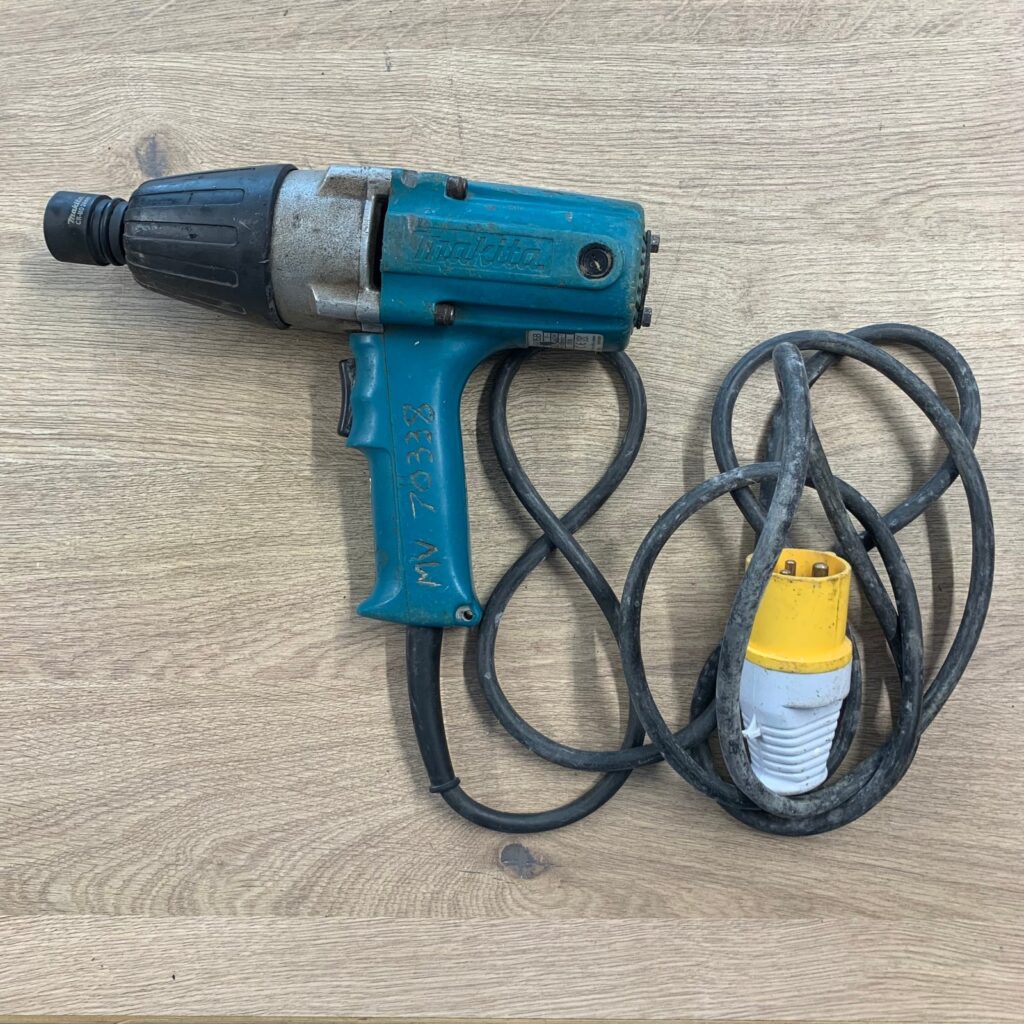 Makita 6905B 1/2" Impact Wrench 110V 12.7mm with 9pc Socket Set