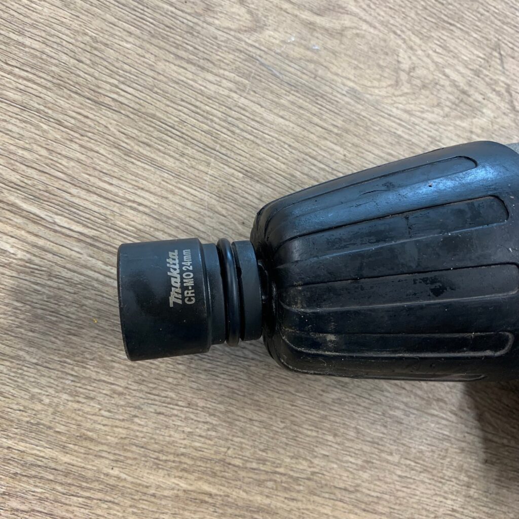 Makita 6905B 1/2" Impact Wrench 110V 12.7mm with 9pc Socket Set