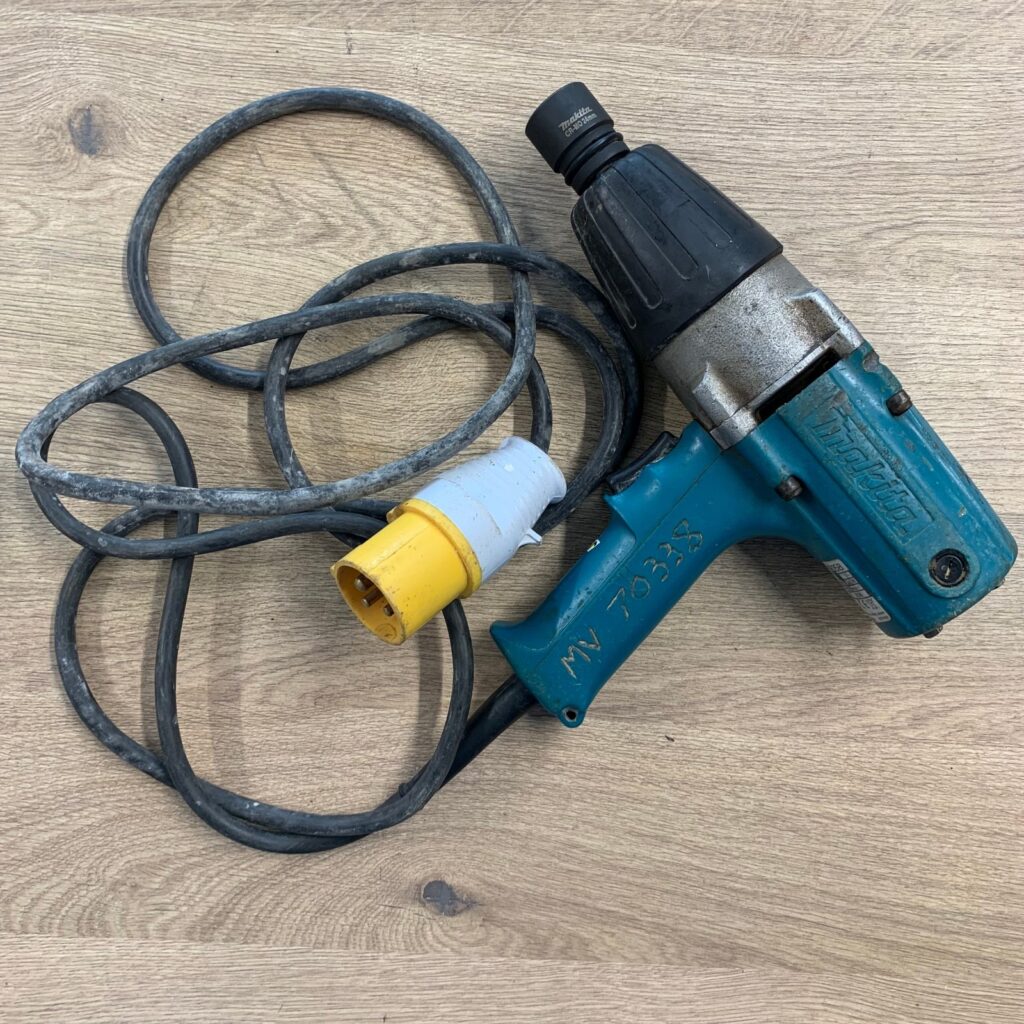 Makita 6905B 1/2" Impact Wrench 110V 12.7mm with 9pc Socket Set