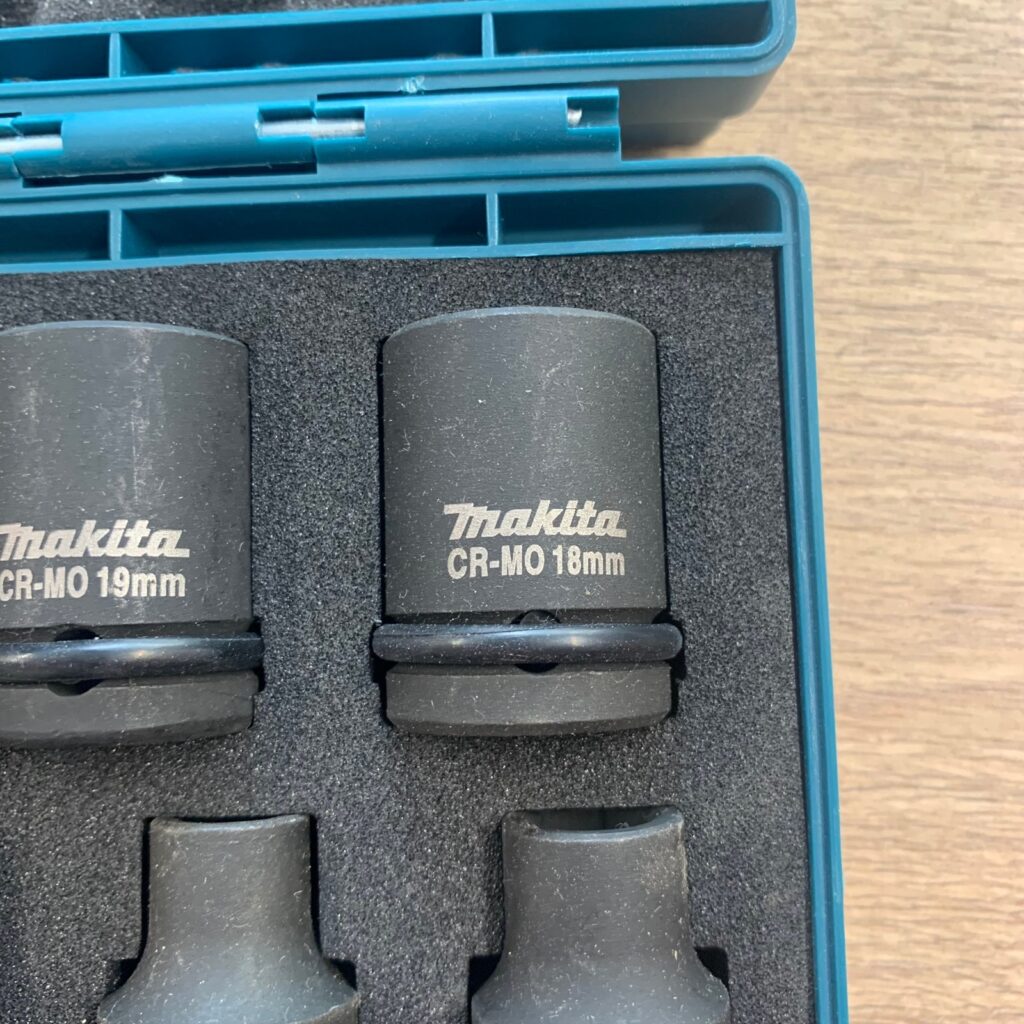 Makita 6905B 1/2" Impact Wrench 110V 12.7mm with 9pc Socket Set