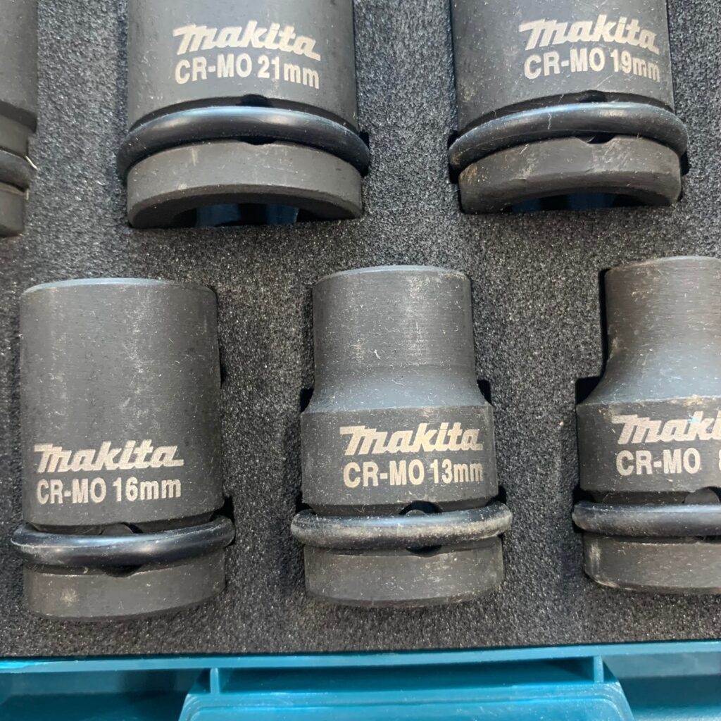Makita 6905B 1/2" Impact Wrench 110V 12.7mm with 9pc Socket Set