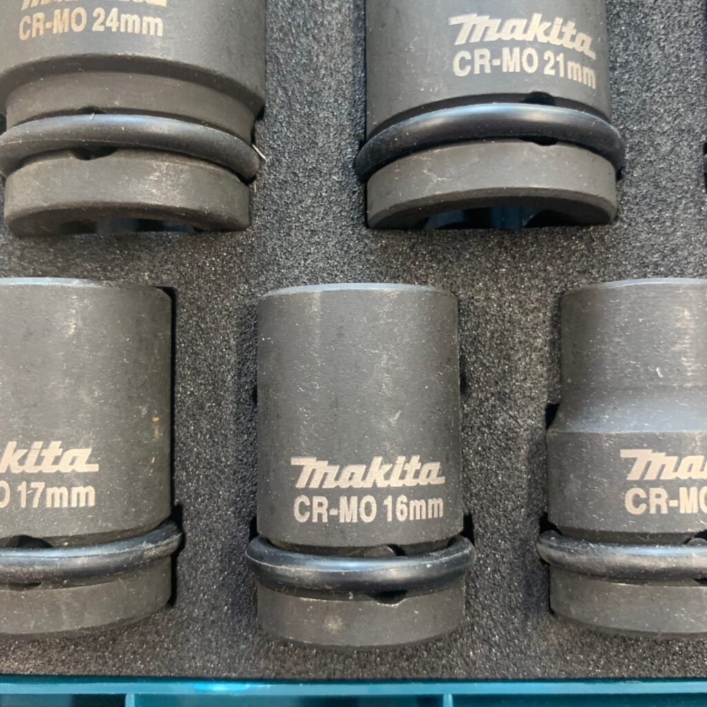 Makita 6905B 1/2" Impact Wrench 110V 12.7mm with 9pc Socket Set