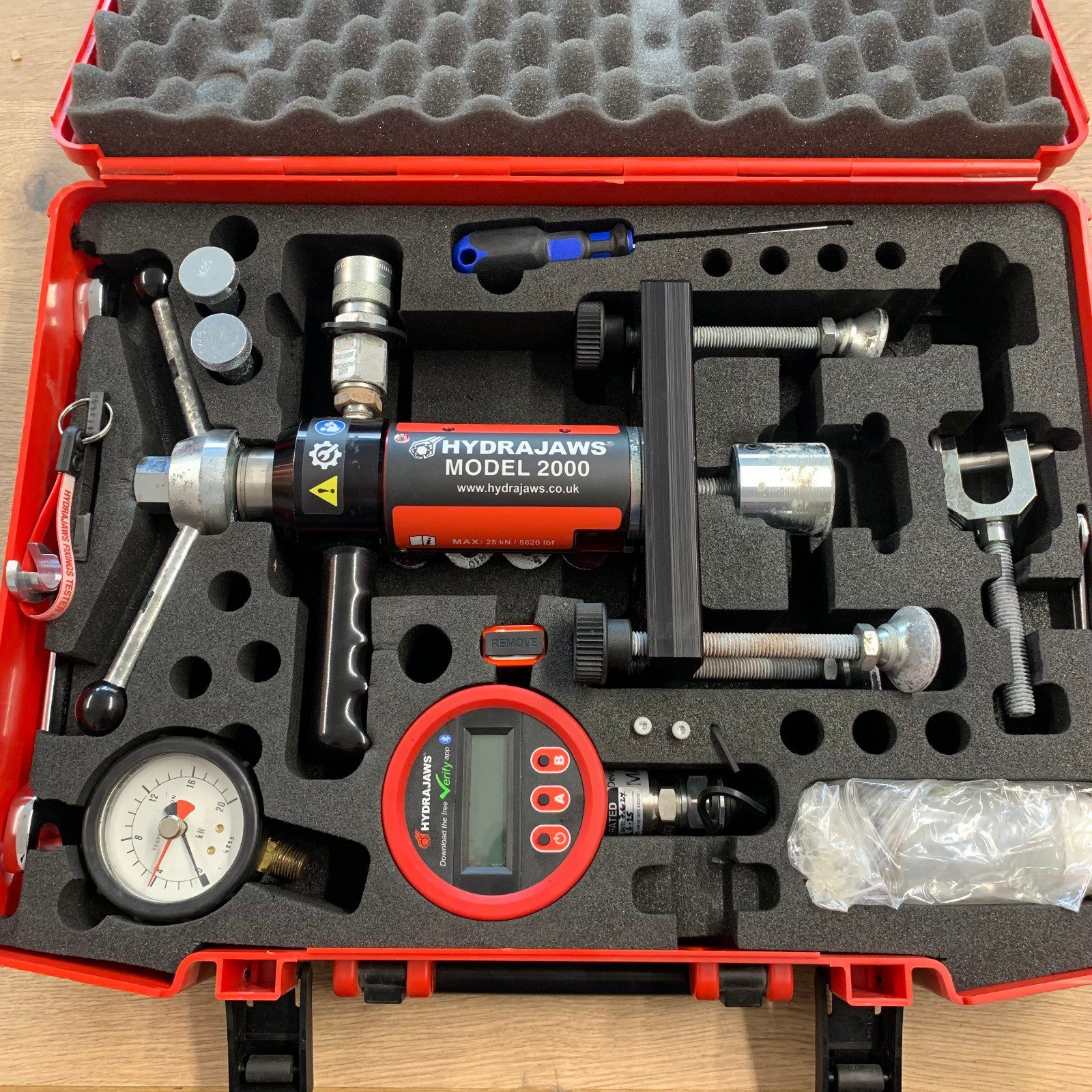 Hydrajaws Model 2000 Hydraulic Pull Tester Anchor Tester Kit 25kN Case Gauges - Image 2