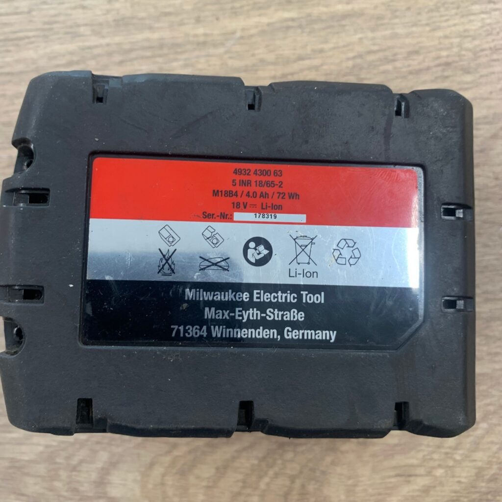 Milwaukee M18B4 18V 4.0Ah RedLithium-Ion Battery Pack Very Good Used