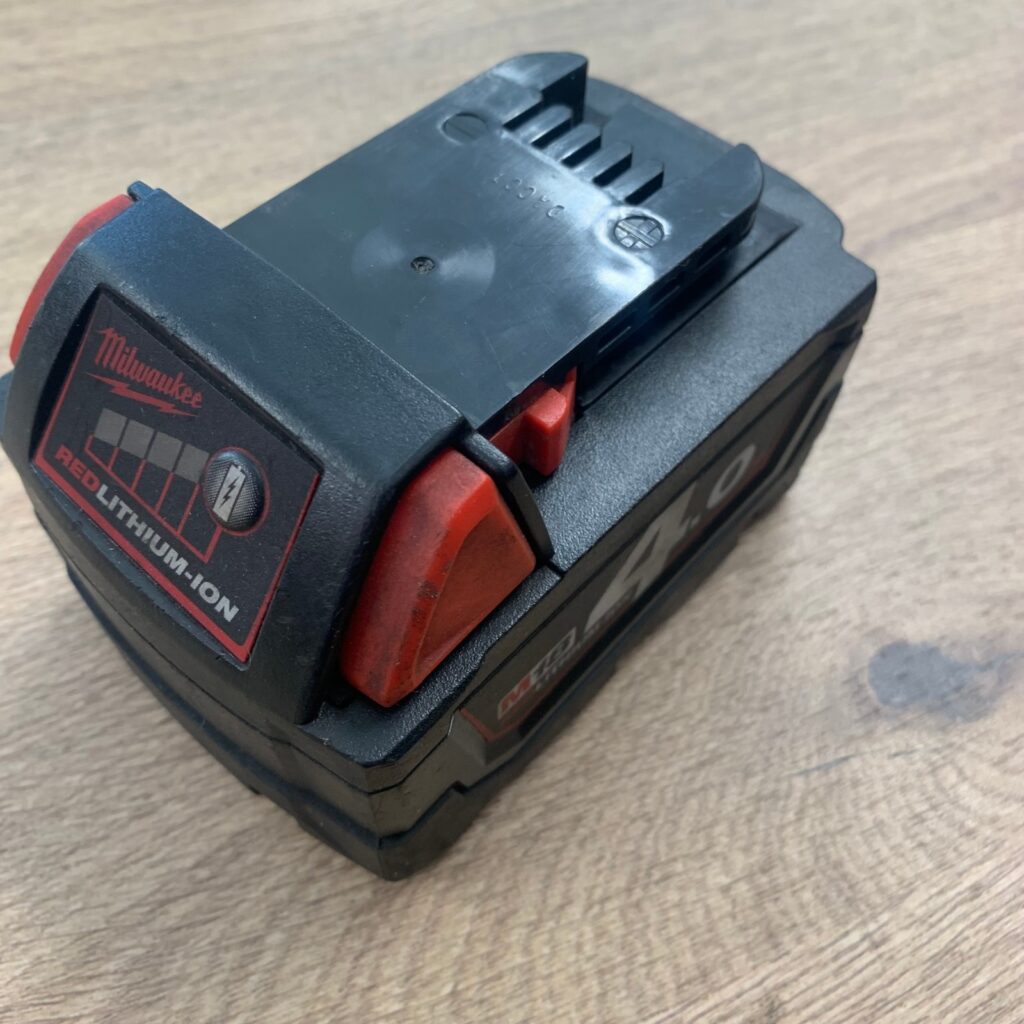 Milwaukee M18B4 18V 4.0Ah RedLithium-Ion Battery Pack Very Good Used