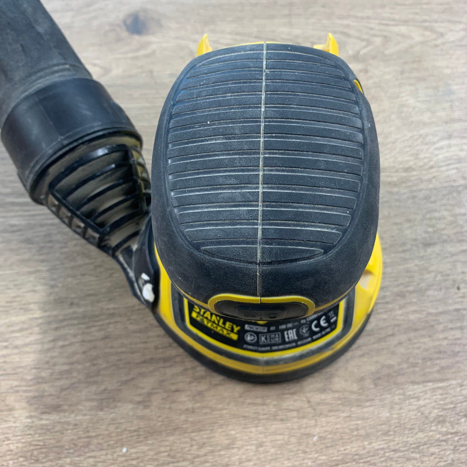 Stanley FatMax FMCW220 18V Cordless Random Orbital Sander Body Only - Image 3