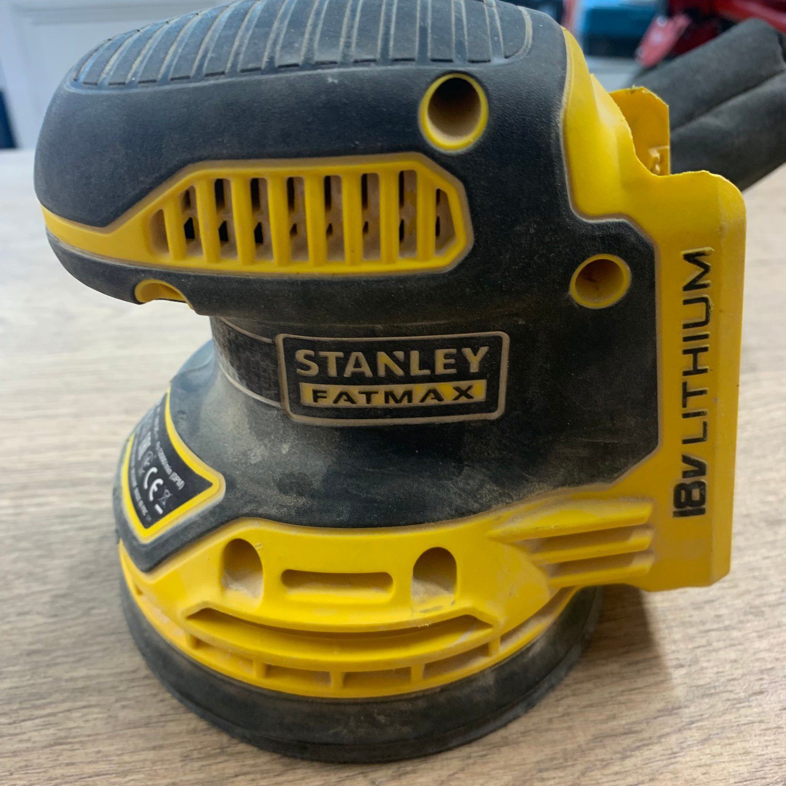 Stanley FatMax FMCW220 18V Cordless Random Orbital Sander Body Only - Image 5