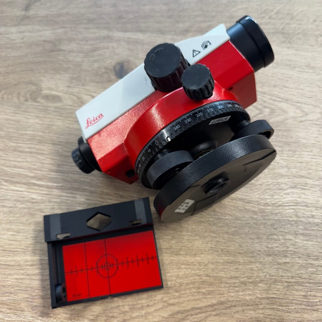 Leica BasicLevel Optical Survey Level With Target Plate Used