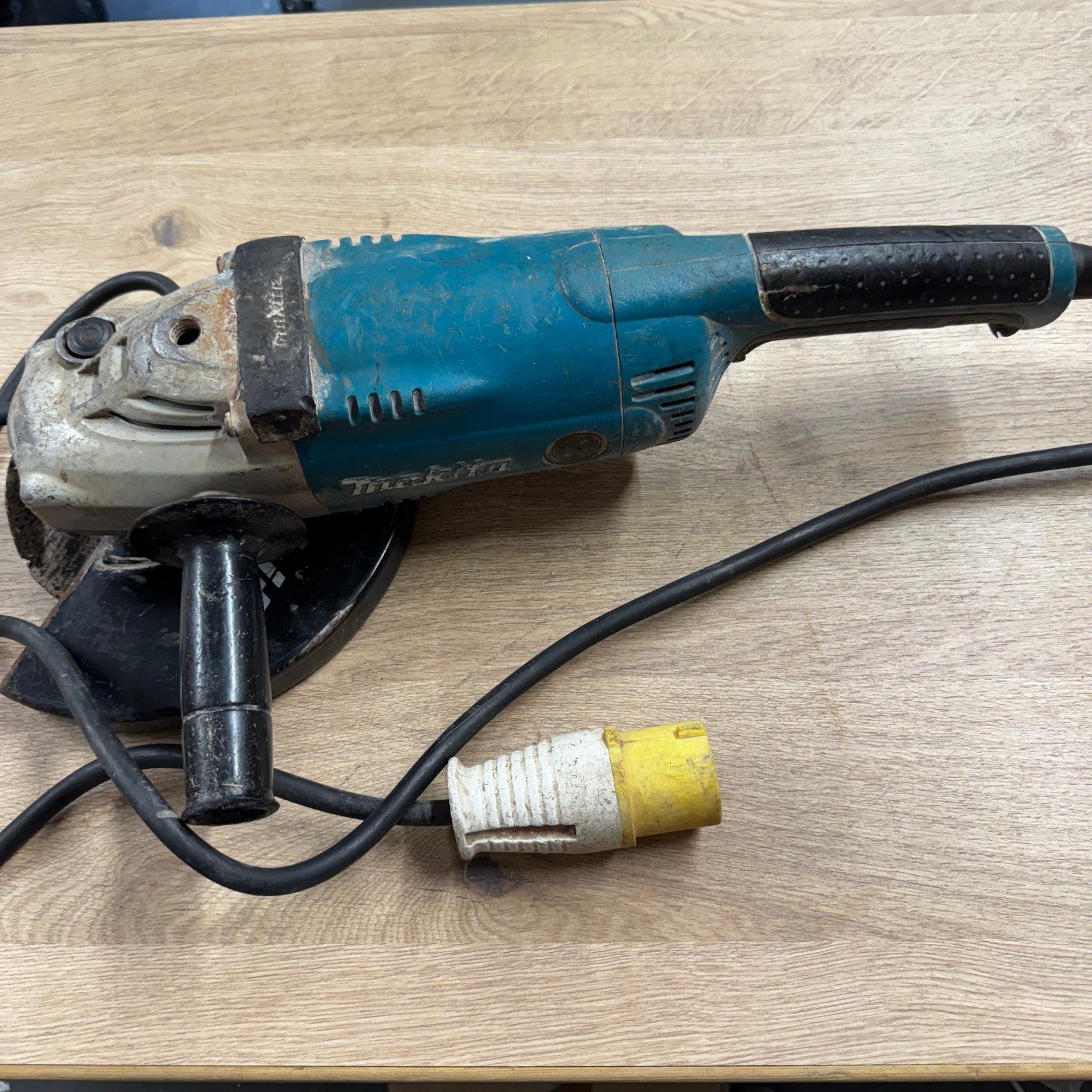 Makita GA9020S 110V 230mm 2000W Angle Grinder Side Handle Used - Image 1