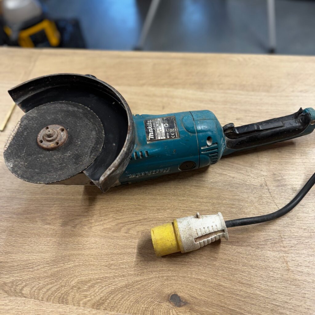 Makita GA9020S 110V 230mm 2000W Angle Grinder Side Handle Used