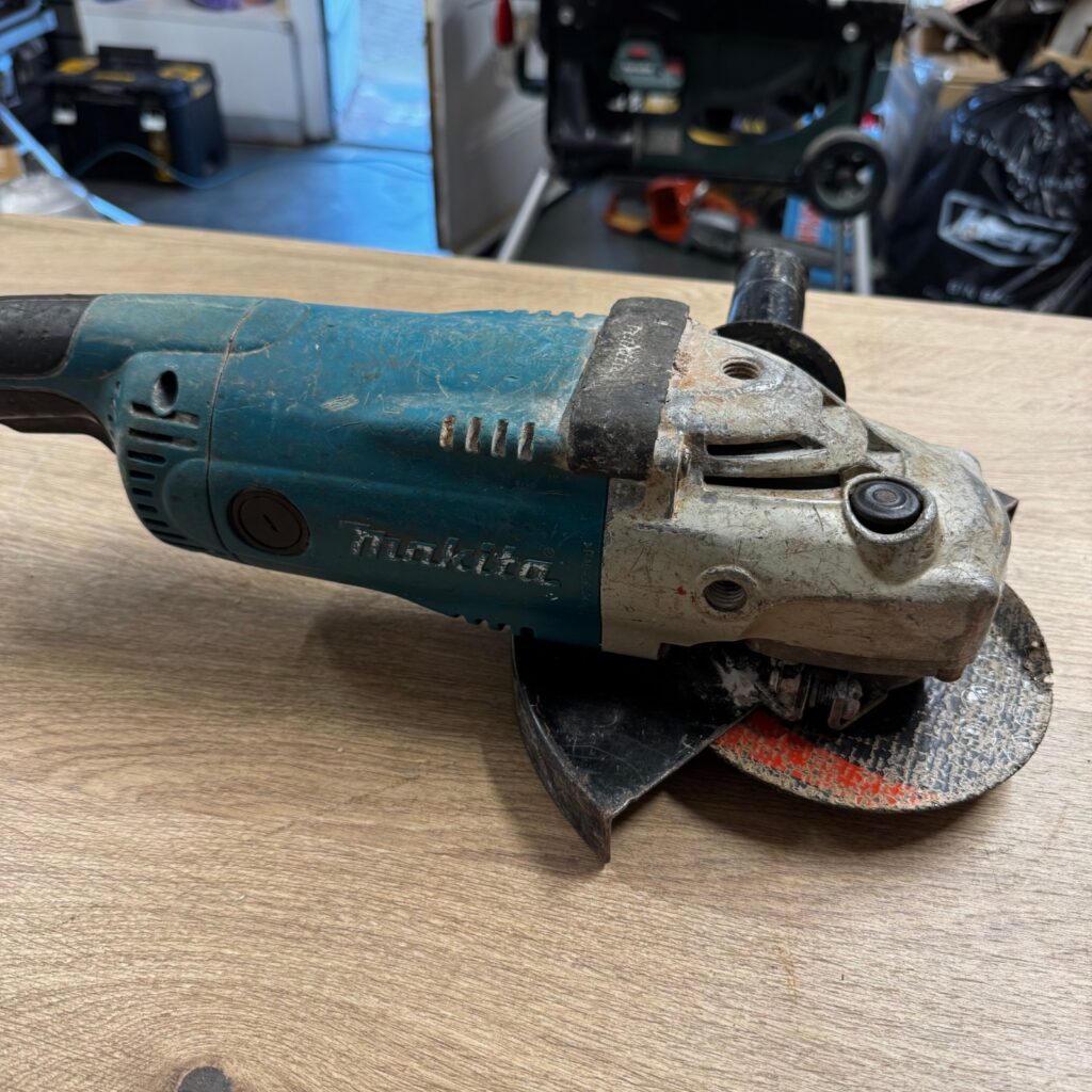 Makita GA9020S 110V 230mm 2000W Angle Grinder Side Handle Used