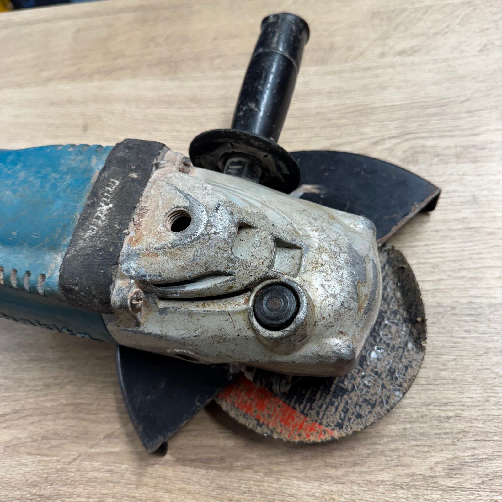 Makita GA9020S 110V 230mm 2000W Angle Grinder Side Handle Used - Image 7
