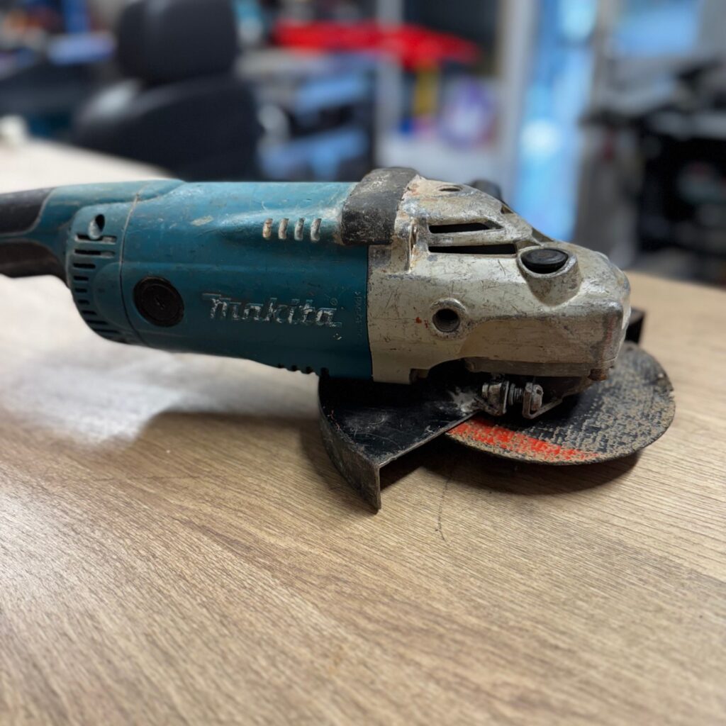 Makita GA9020S 110V 230mm 2000W Angle Grinder Side Handle Used