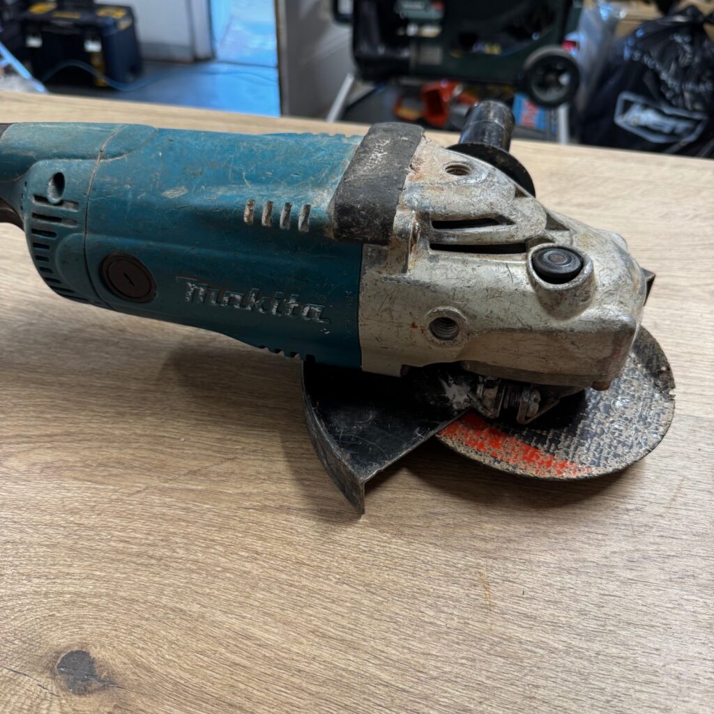 Makita GA9020S 110V 230mm 2000W Angle Grinder Side Handle Used