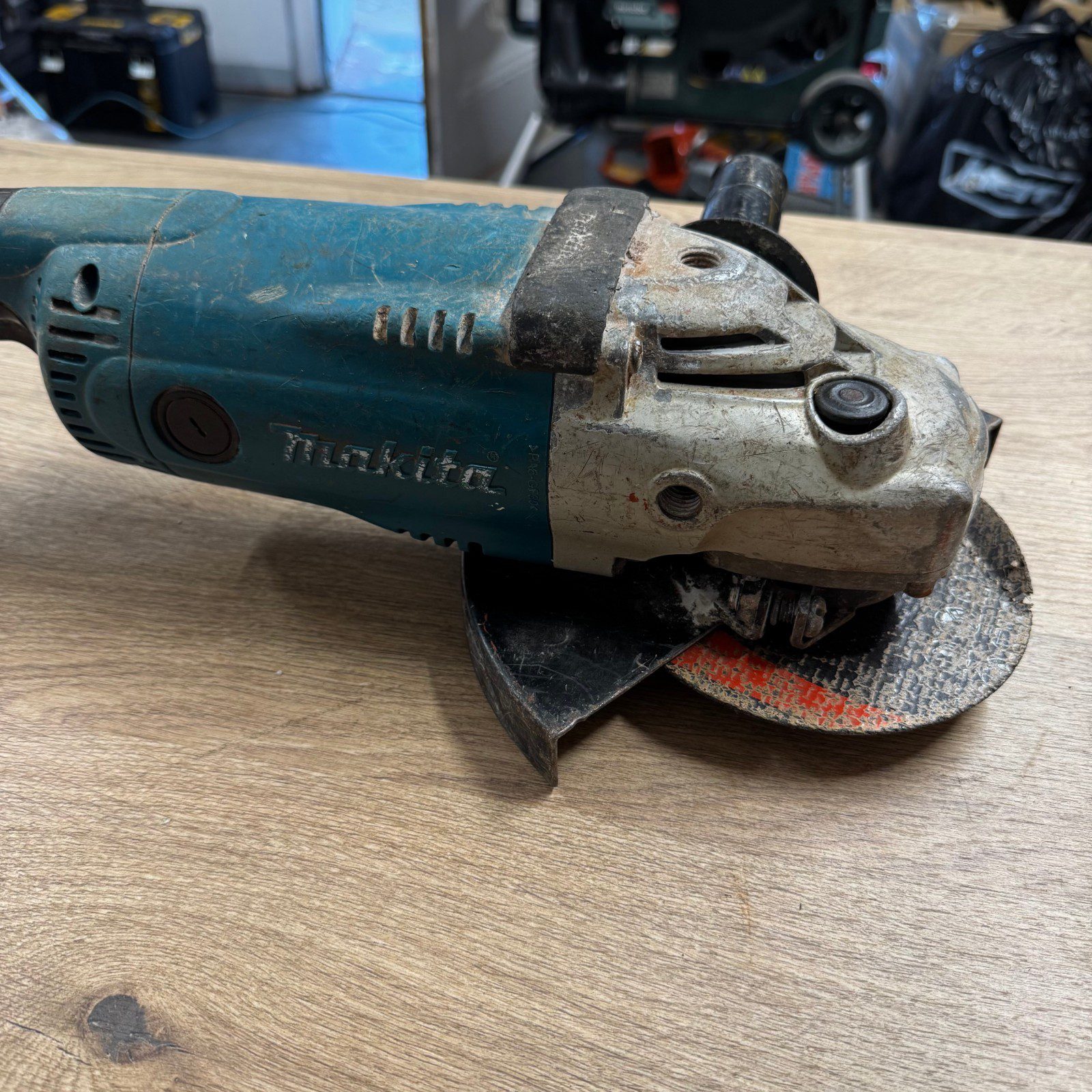 Makita GA9020S 110V 230mm 2000W Angle Grinder Side Handle Used - Image 9