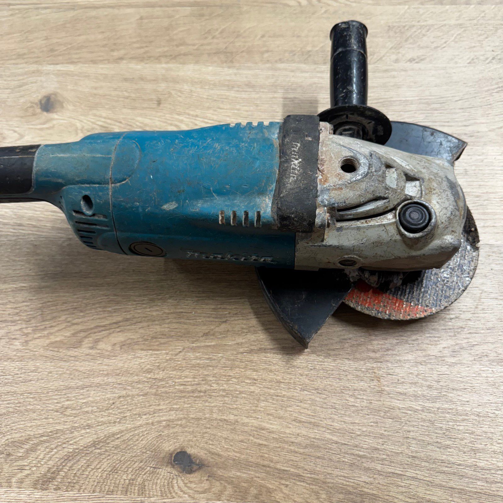 Makita GA9020S 110V 230mm 2000W Angle Grinder Side Handle Used - Image 10
