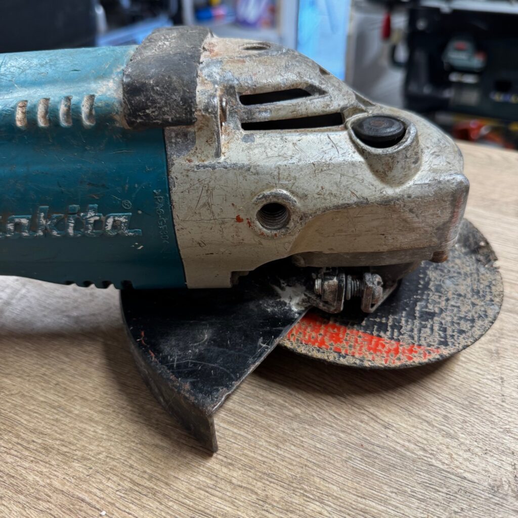 Makita GA9020S 110V 230mm 2000W Angle Grinder Side Handle Used