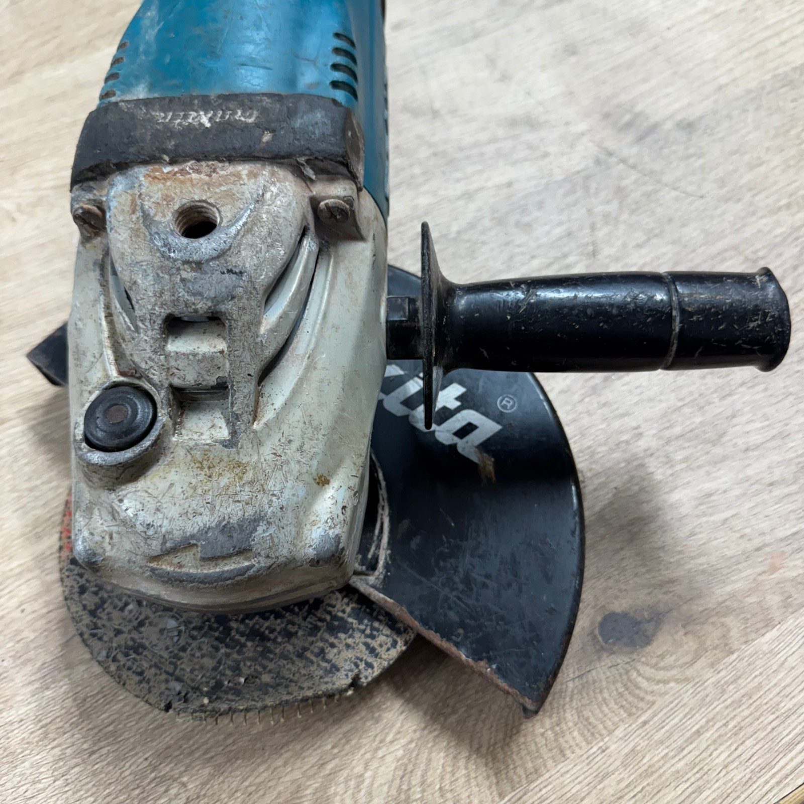 Makita GA9020S 110V 230mm 2000W Angle Grinder Side Handle Used - Image 14