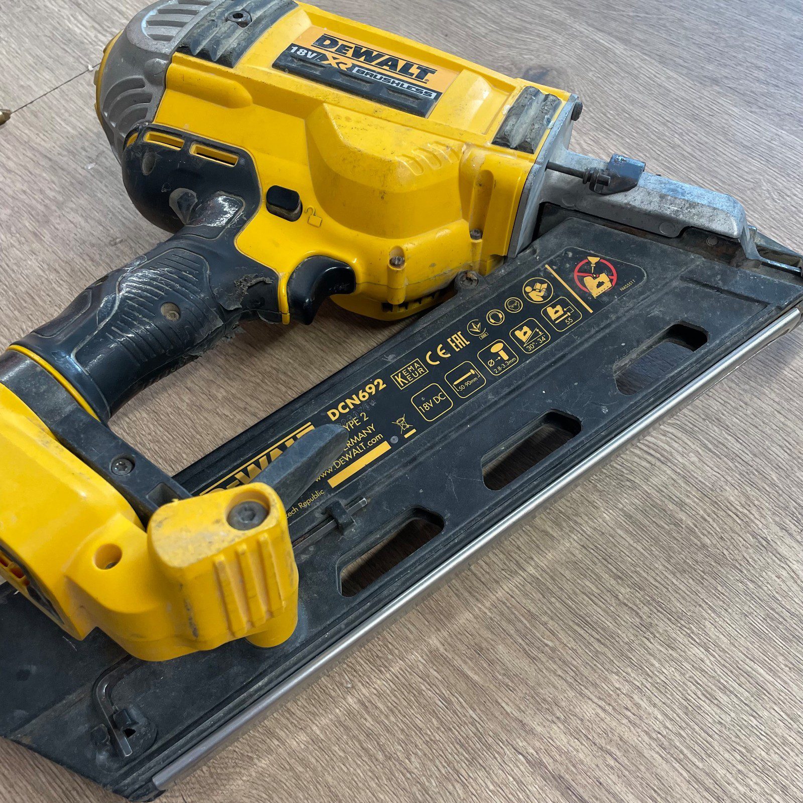 DeWalt DCN692 18V XR Brushless 2-Speed Framing Nailer Nail Gun Body Only - Image 2