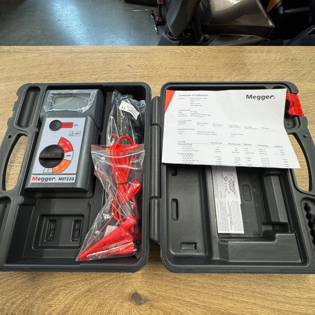 Megger MIT220 250V 500V Insulation Continuity Tester Leads Case