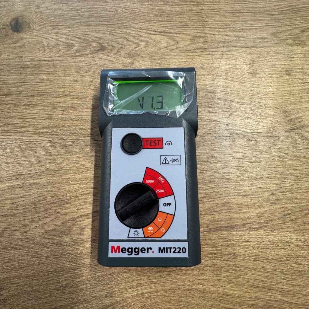 Megger MIT220 250V 500V Insulation Continuity Tester Leads Case