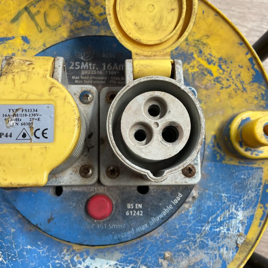 25m 110V 16A 2 Way Site Extension Cable Reel JR22516 IP44