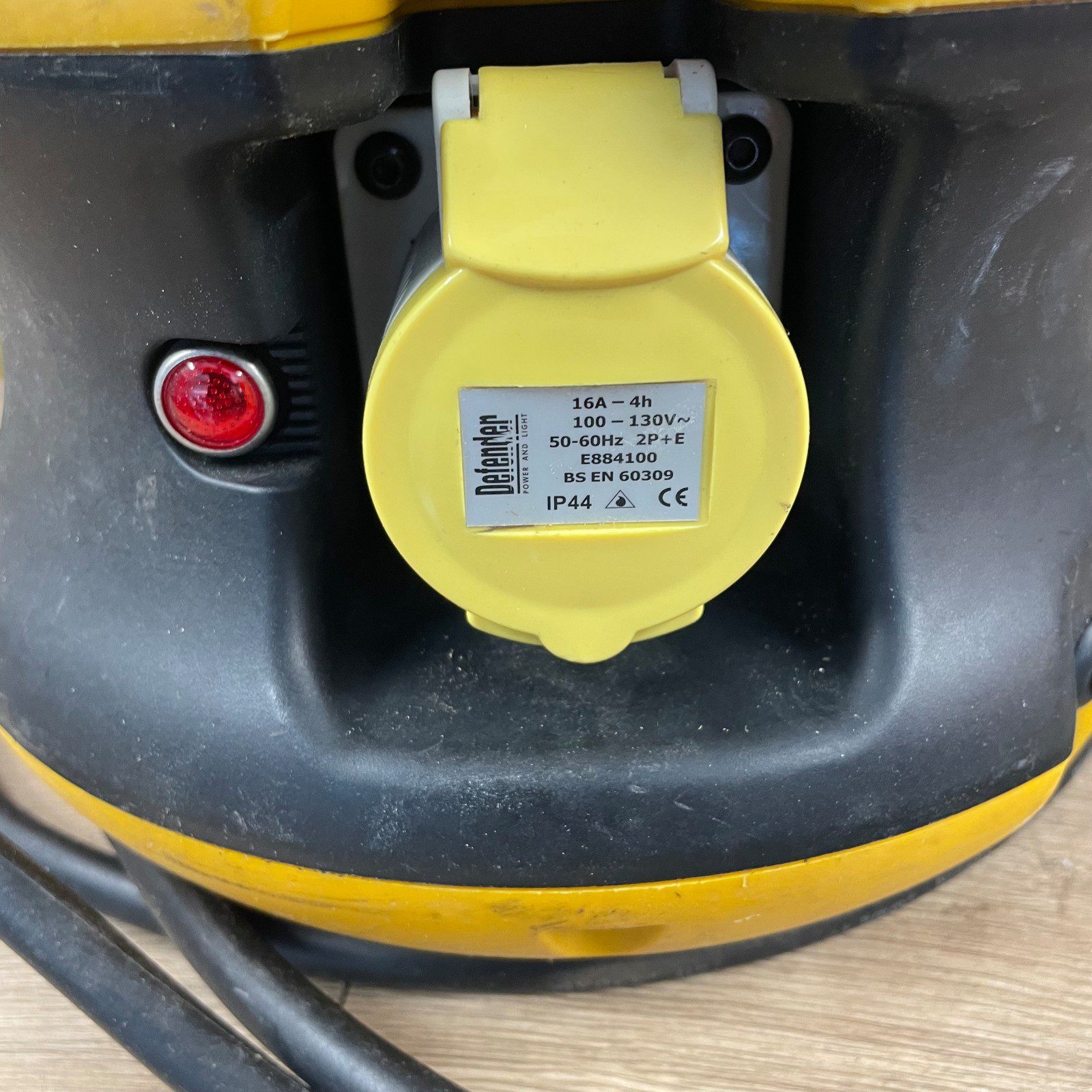 Defender E13200 110V Spider Ball 4 Way 16A Site Power Splitter IP44 - Image 2