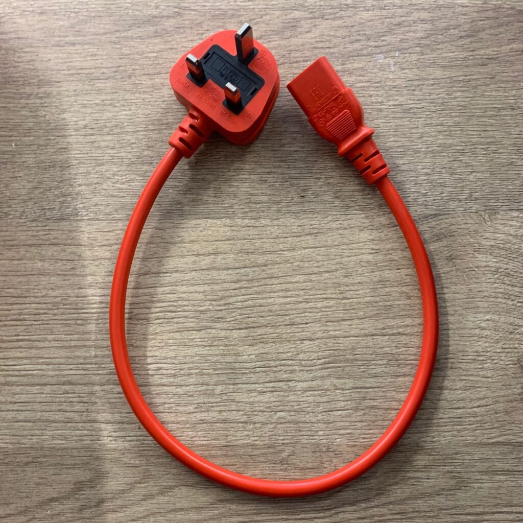 Seaward Apollo 600+ 230V PAT Tester Kit Checkbox Leads Case Calibrated 2026