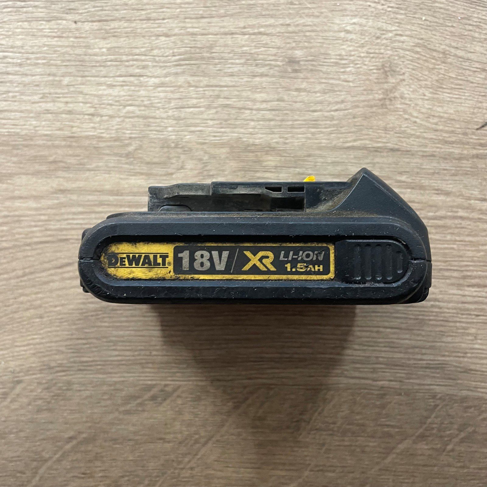 DeWalt DCB181 18V XR 1.5Ah 27Wh Li-Ion Battery Pack Used - Image 2
