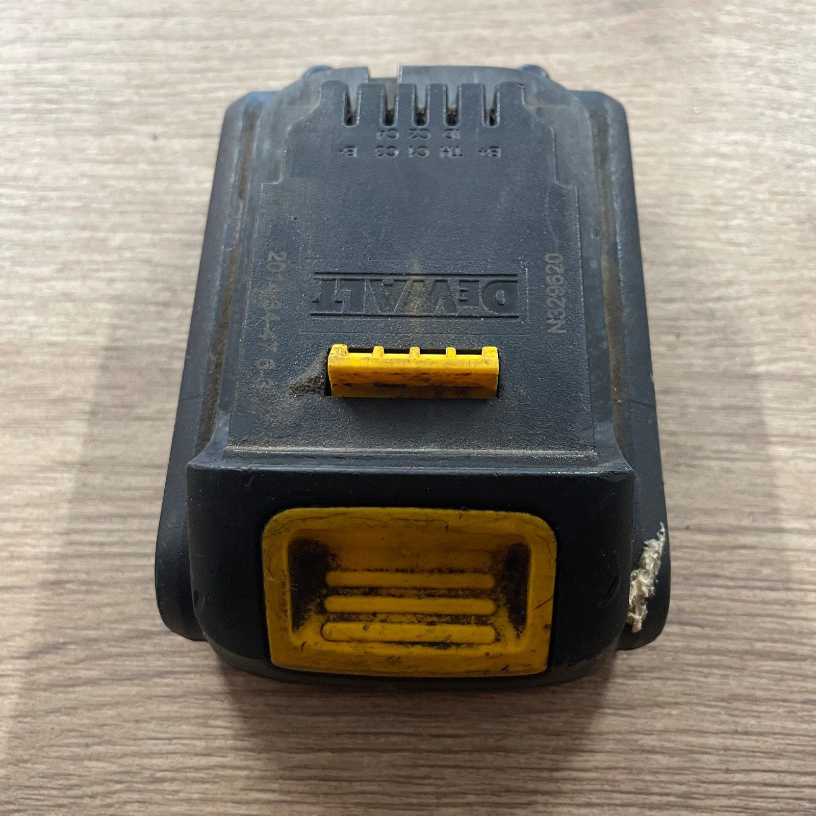 DeWalt DCB181 18V XR 1.5Ah 27Wh Li-Ion Battery Pack Used - Image 4