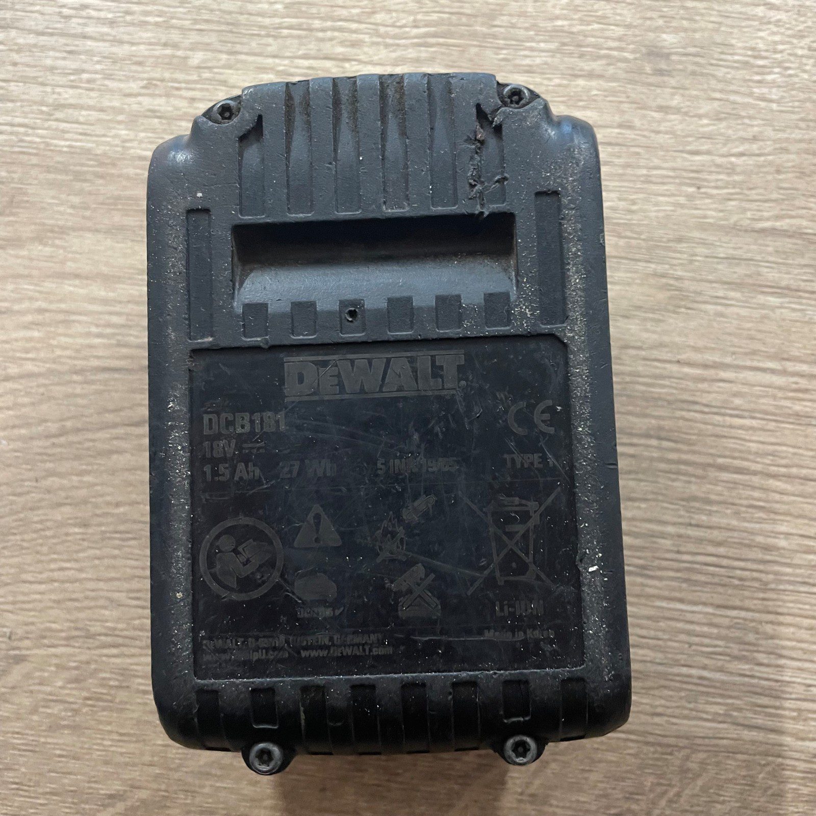 DeWalt DCB181 18V XR 1.5Ah 27Wh Li-Ion Battery Pack Used - Image 5
