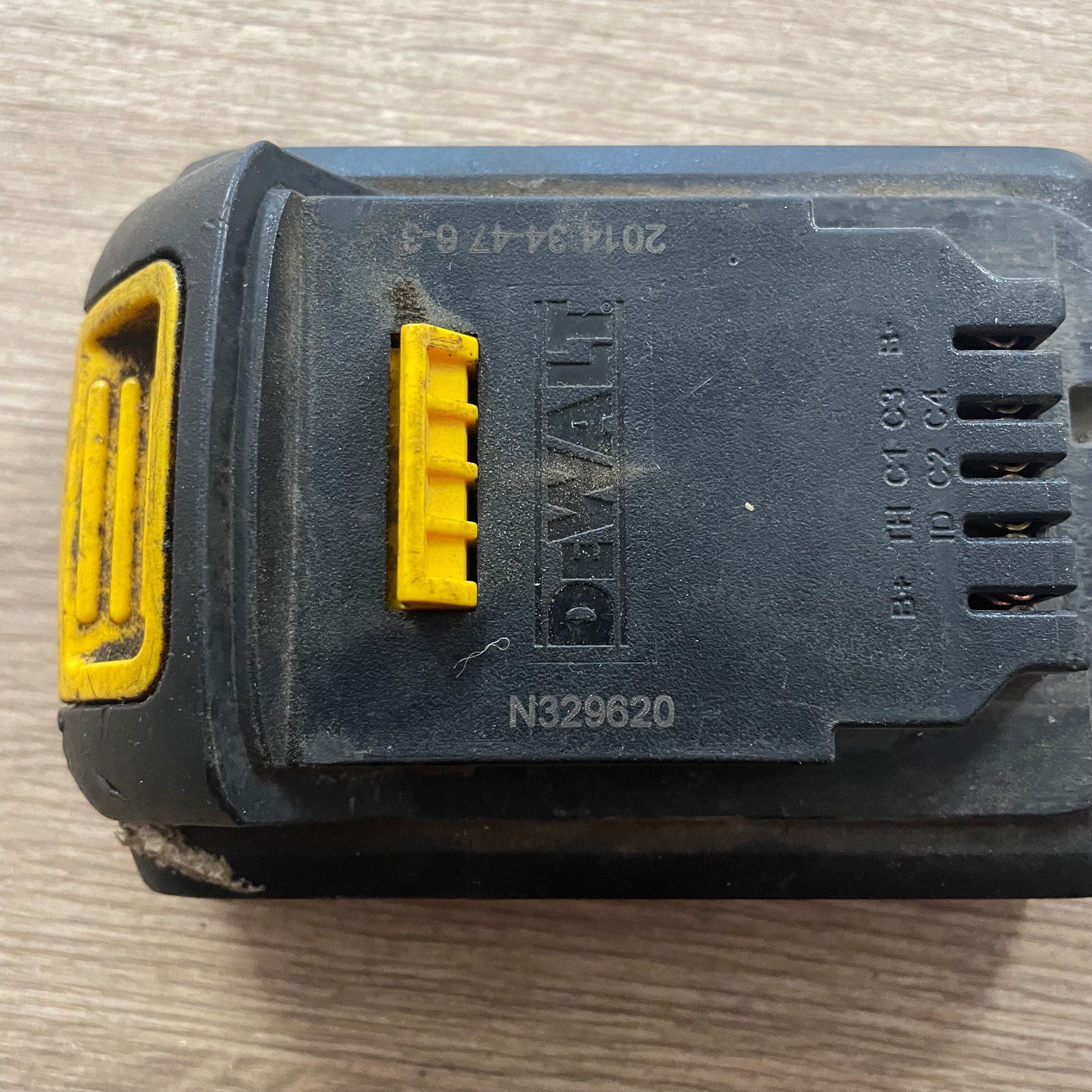 DeWalt DCB181 18V XR 1.5Ah 27Wh Li-Ion Battery Pack Used - Image 12