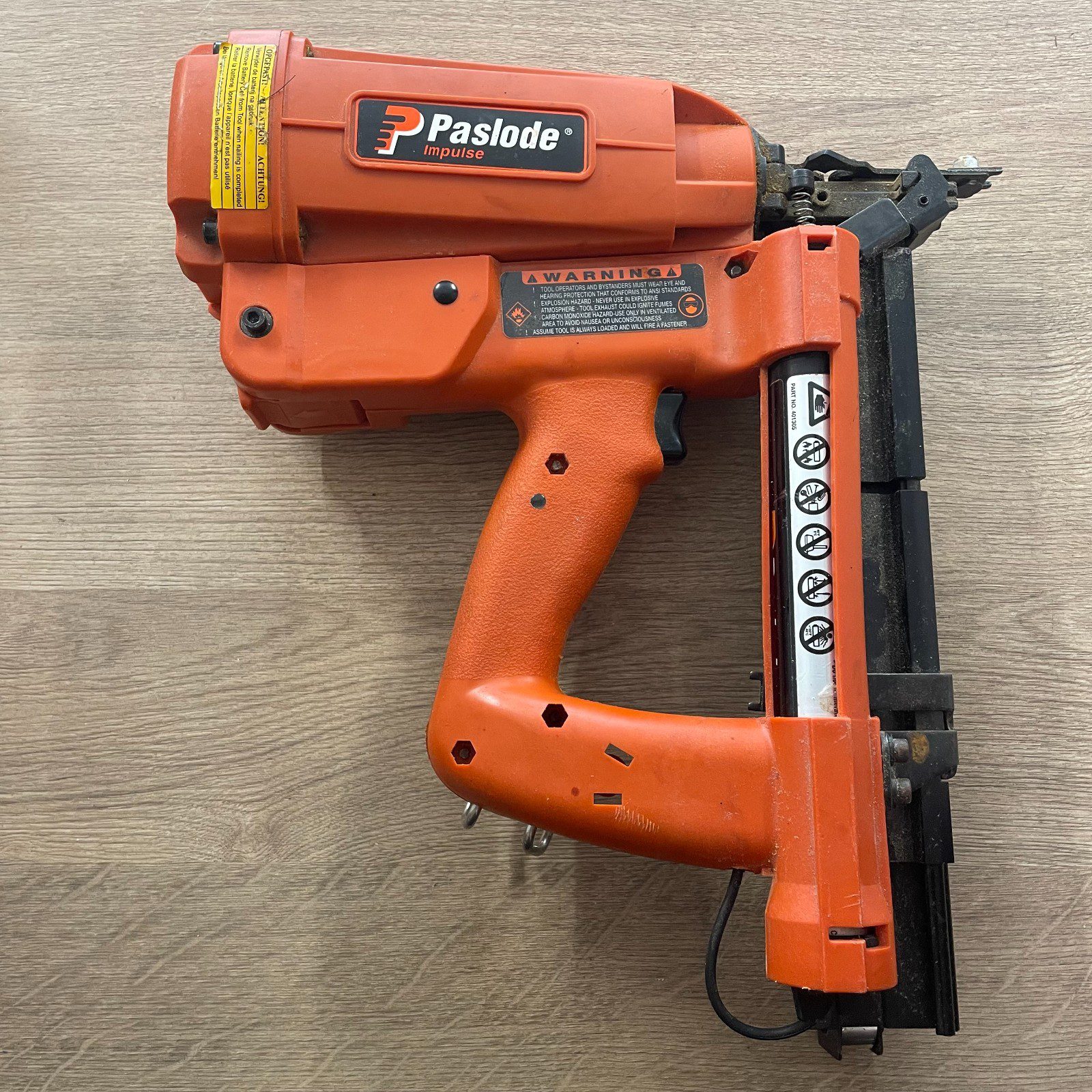 Paslode IM200/50 S16 Utility Staple Gun, Stapler,1 X Battery,Great Con ,NMh Batt - Image 3