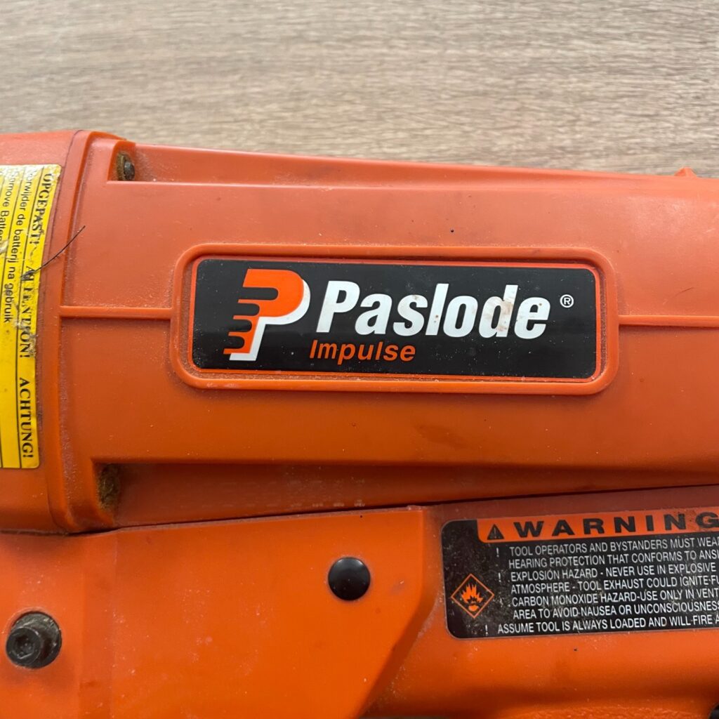 Paslode IM200/50 S16 Utility Staple Gun, Stapler,1 X Battery,Great Con ,NMh Batt