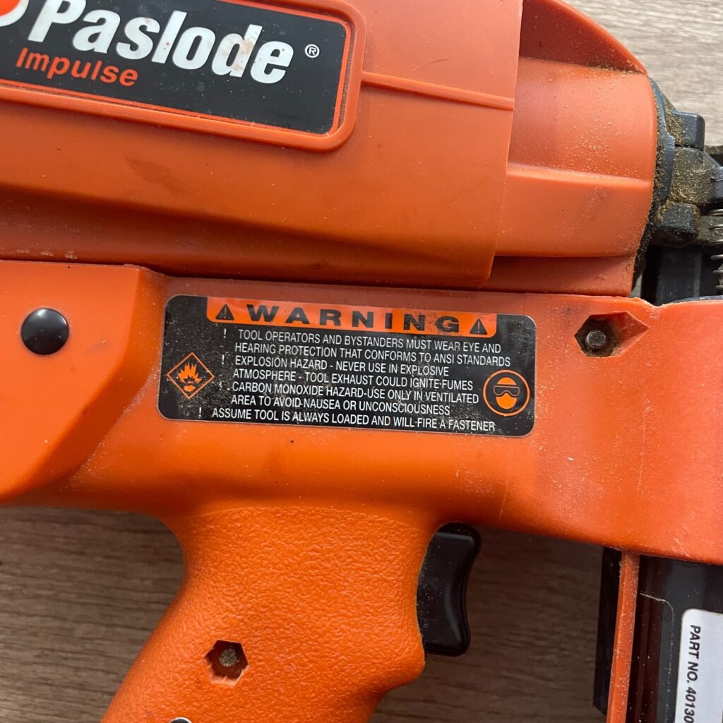 Paslode IM200/50 S16 Utility Staple Gun, Stapler,1 X Battery,Great Con ,NMh Batt