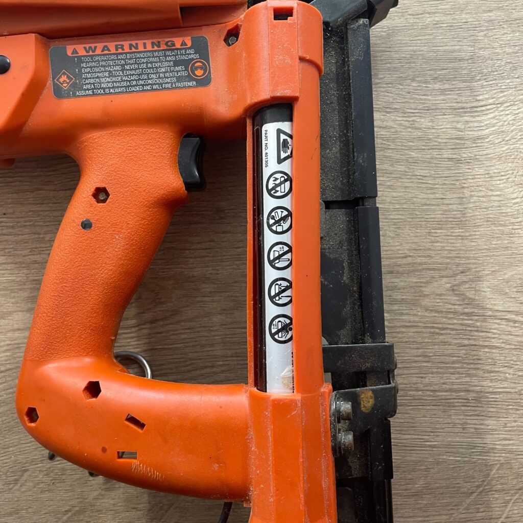Paslode IM200/50 S16 Utility Staple Gun, Stapler,1 X Battery,Great Con ,NMh Batt