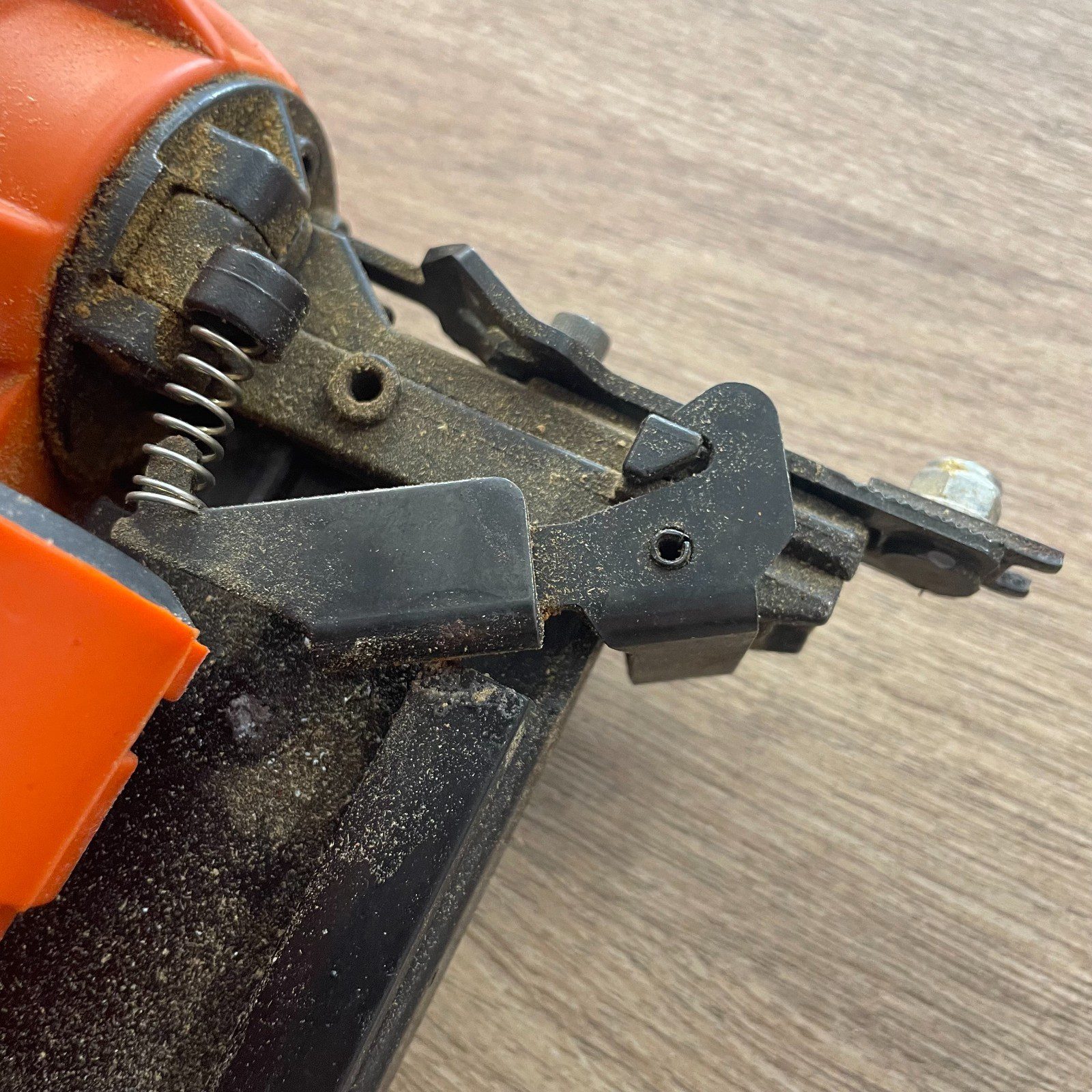 Paslode IM200/50 S16 Utility Staple Gun, Stapler,1 X Battery,Great Con ,NMh Batt - Image 9