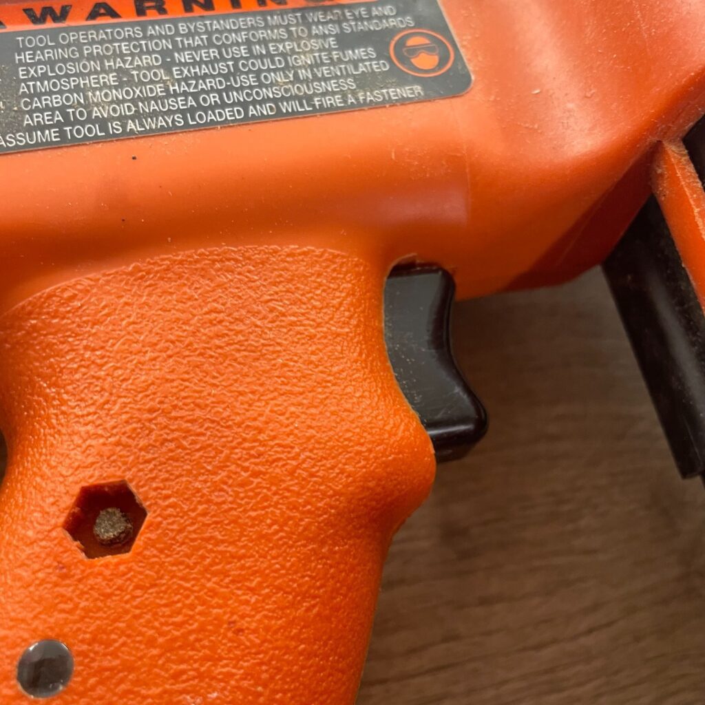 Paslode IM200/50 S16 Utility Staple Gun, Stapler,1 X Battery,Great Con ,NMh Batt