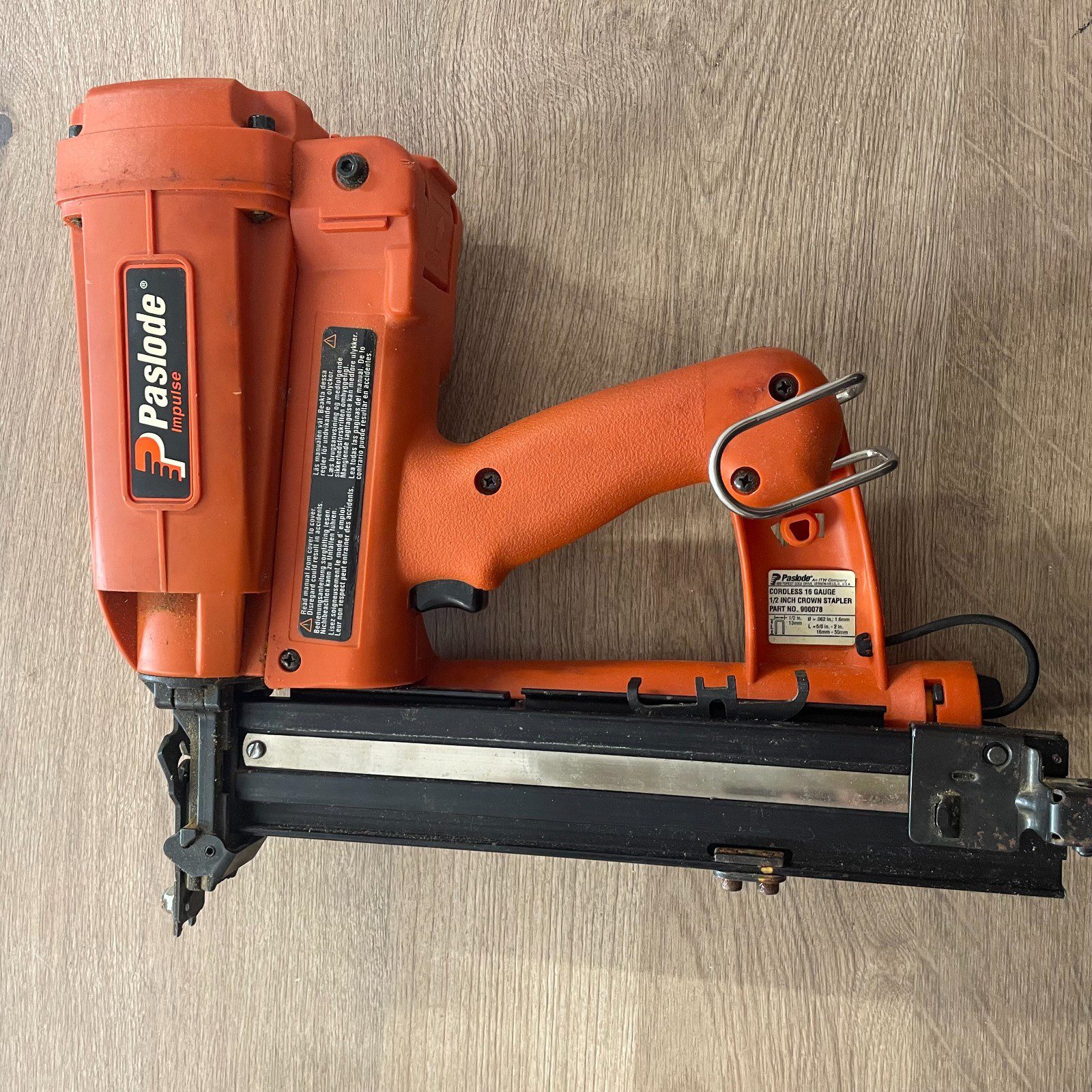 Paslode IM200/50 S16 Utility Staple Gun, Stapler,1 X Battery,Great Con ,NMh Batt - Image 13
