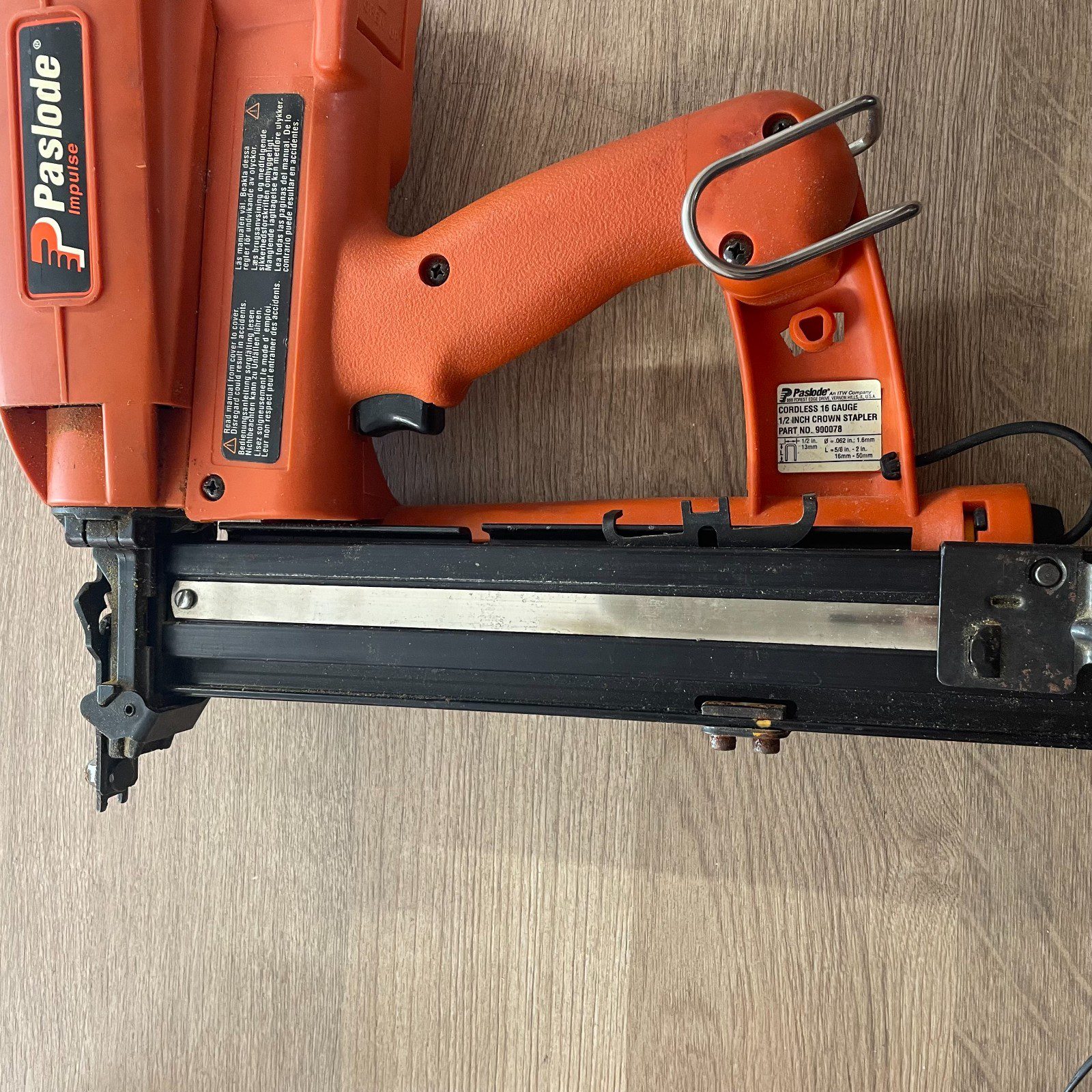 Paslode IM200/50 S16 Utility Staple Gun, Stapler,1 X Battery,Great Con ,NMh Batt - Image 14
