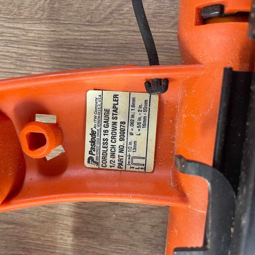 Paslode IM200/50 S16 Utility Staple Gun, Stapler,1 X Battery,Great Con ,NMh Batt