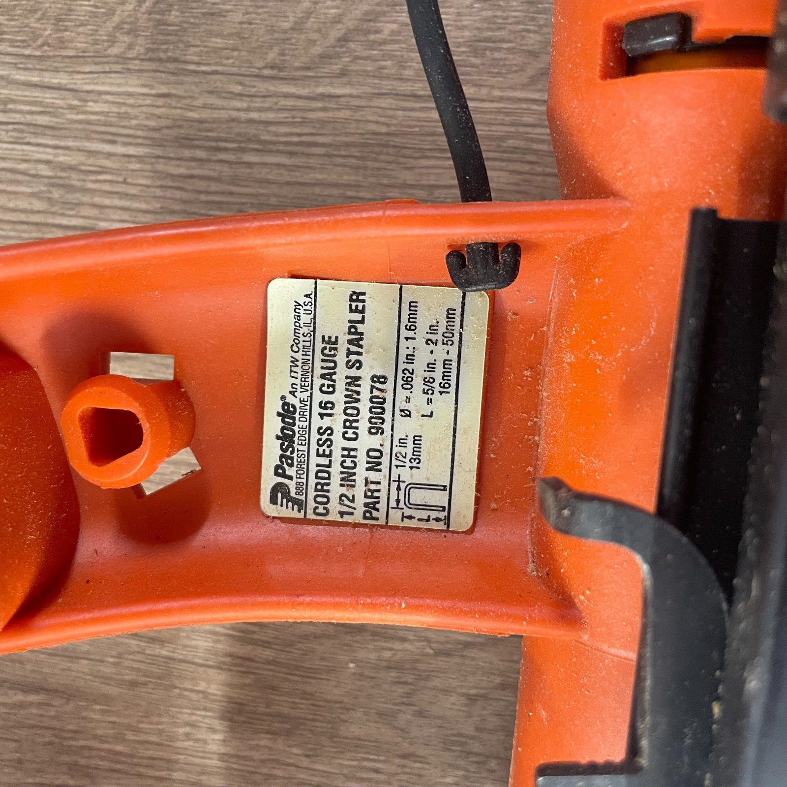 Paslode IM200/50 S16 Utility Staple Gun, Stapler,1 X Battery,Great Con ,NMh Batt - Image 15
