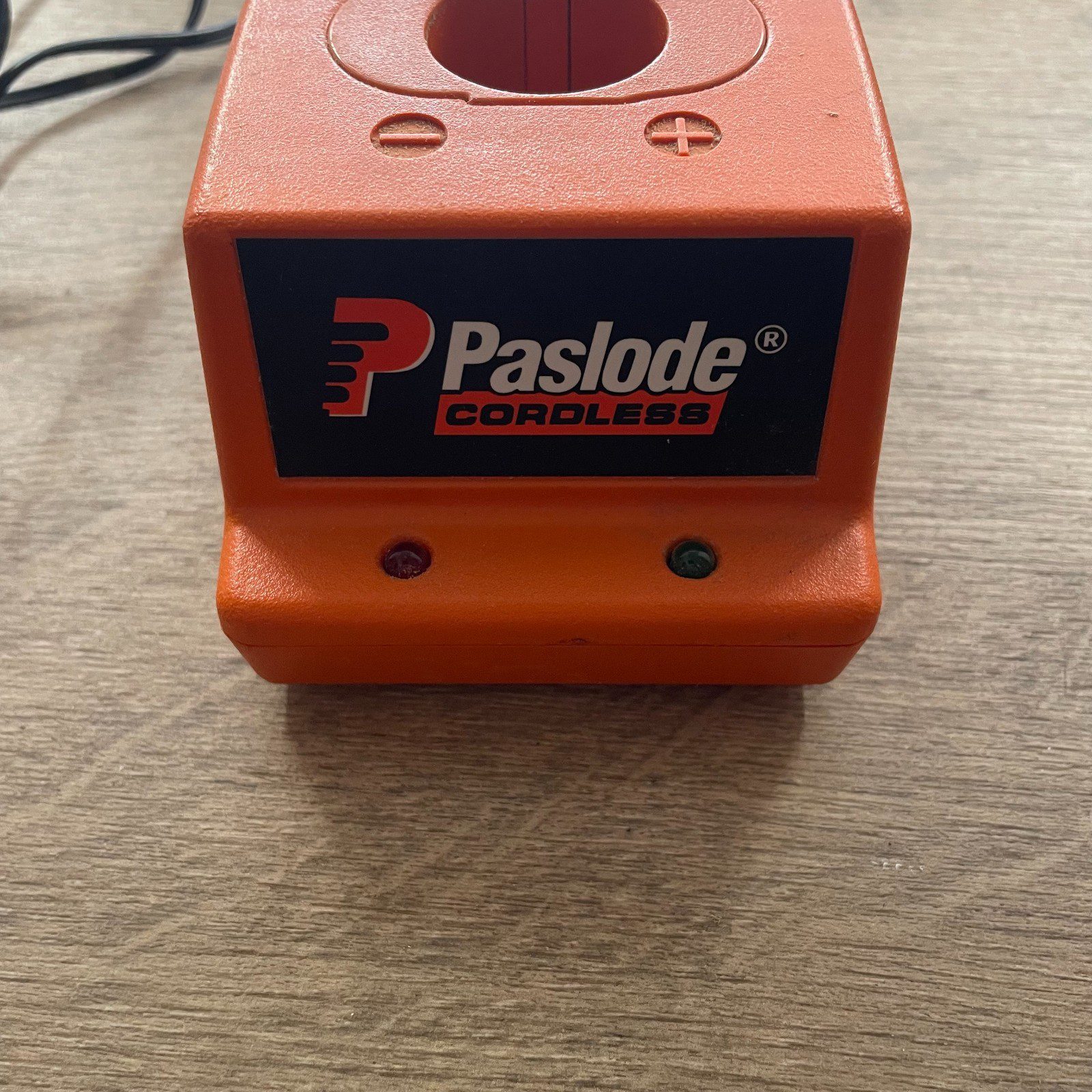 Paslode IM200/50 S16 Utility Staple Gun, Stapler,1 X Battery,Great Con ,NMh Batt - Image 19
