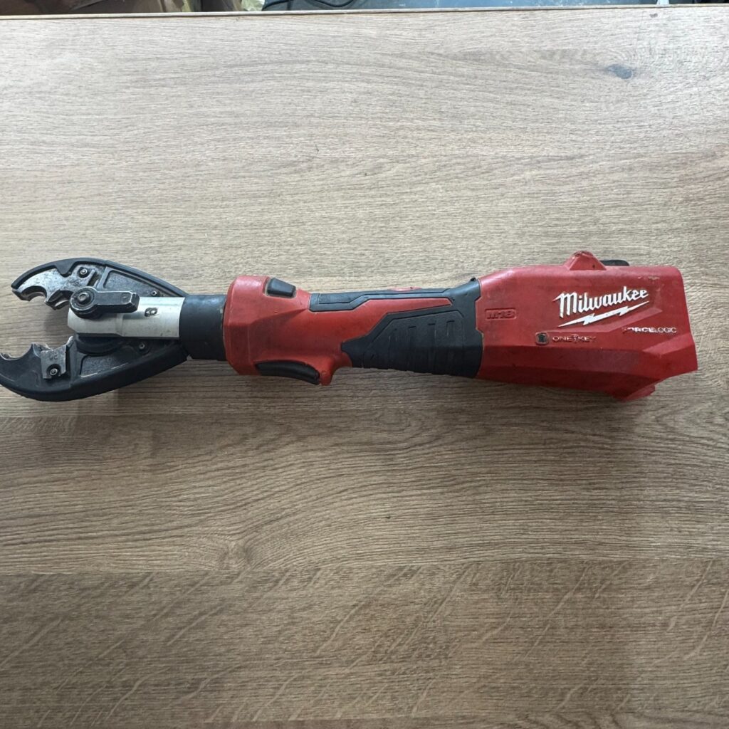 Milwaukee M18ONEHUCT M18 ONEH FORCE LOGIC™ hydraulic utility crimper