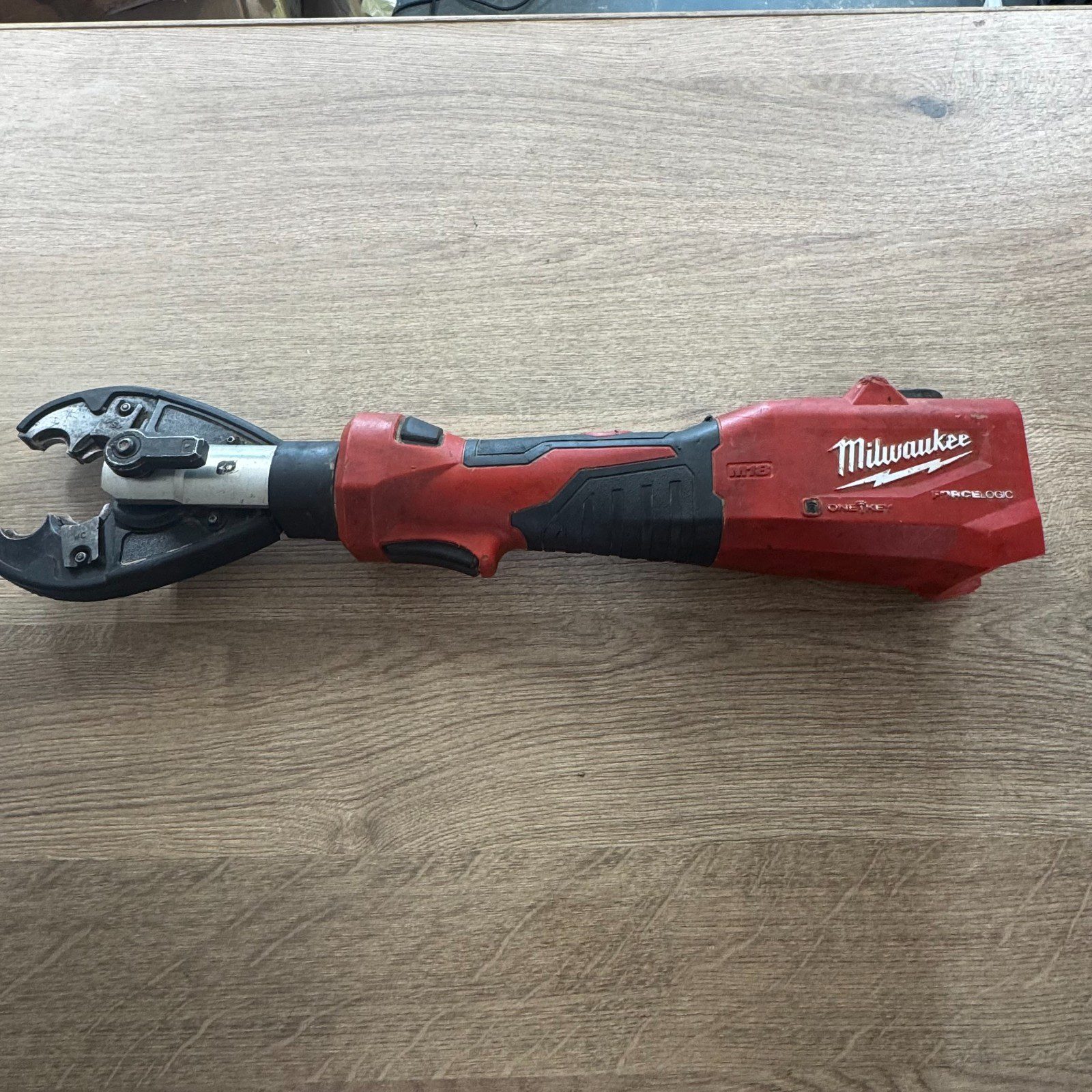 Milwaukee M18ONEHUCT M18 ONEH FORCE LOGIC™ hydraulic utility crimper - Image 1