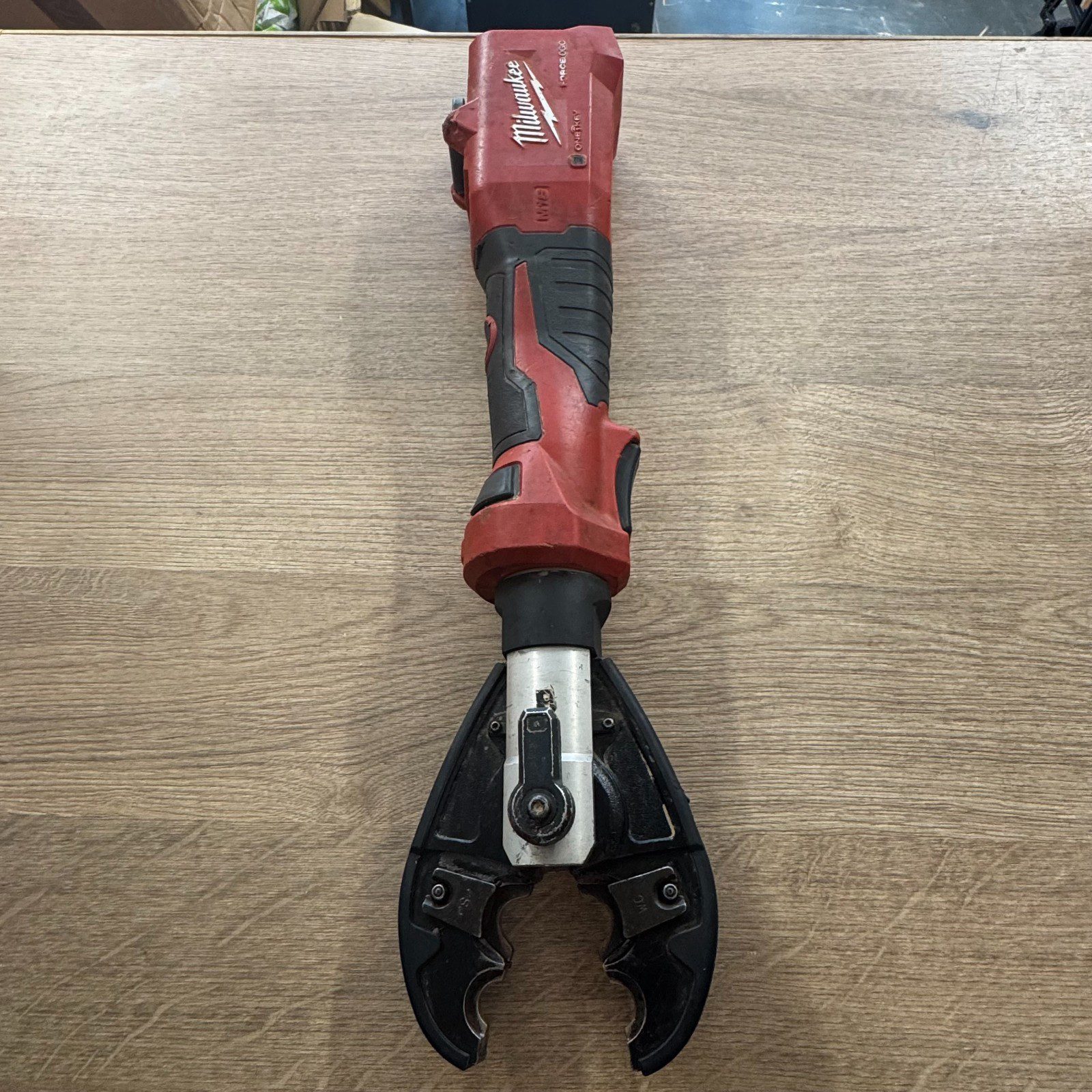 Milwaukee M18ONEHUCT M18 ONEH FORCE LOGIC™ hydraulic utility crimper - Image 3