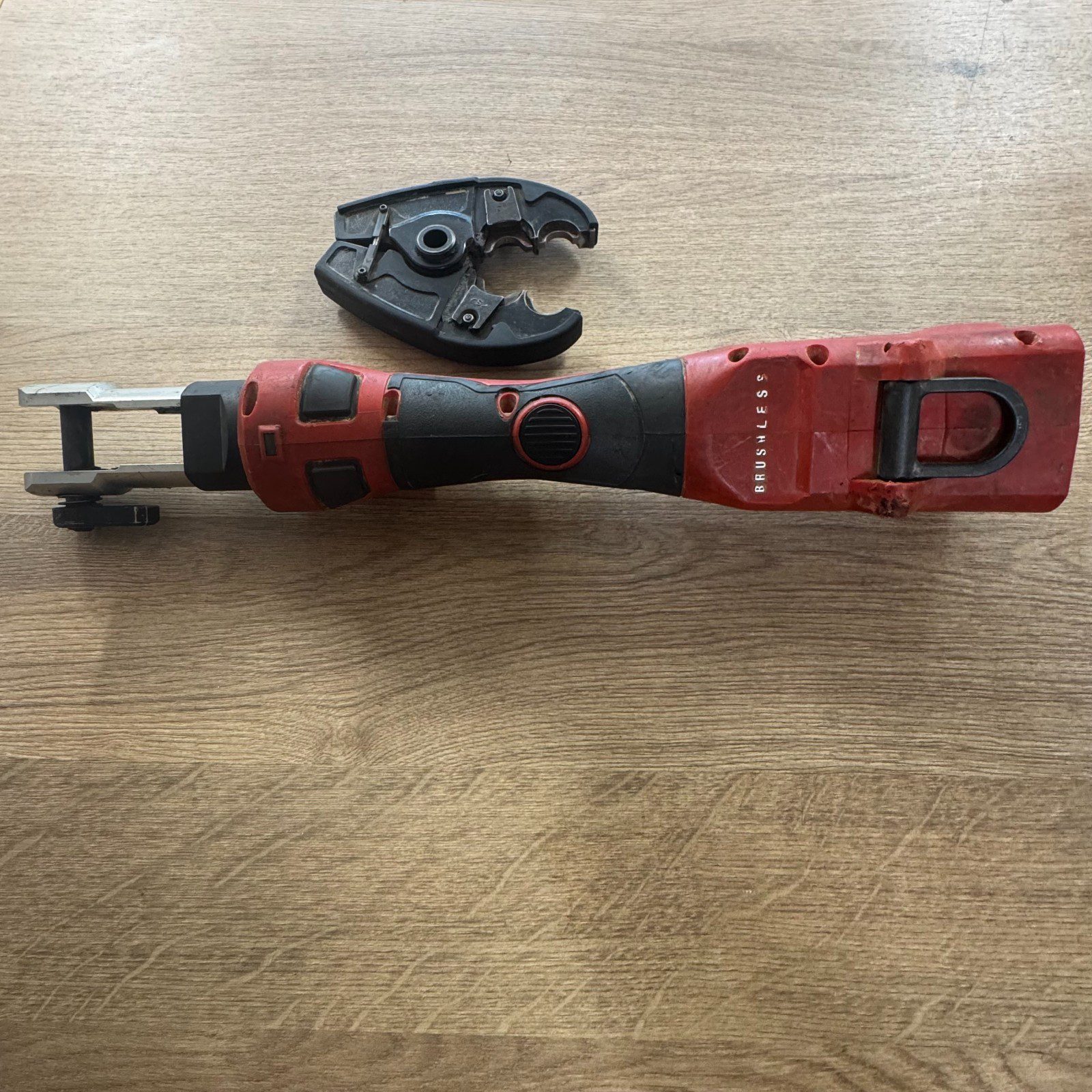 Milwaukee M18ONEHUCT M18 ONEH FORCE LOGIC™ hydraulic utility crimper - Image 4