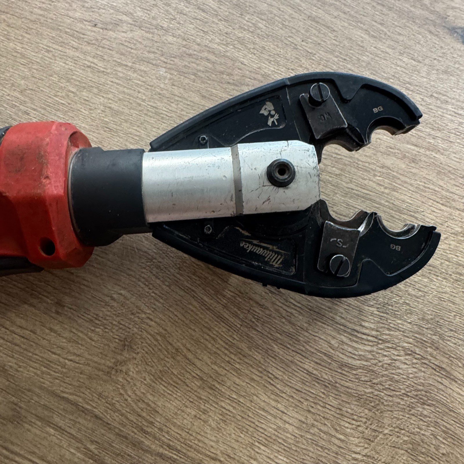 Milwaukee M18ONEHUCT M18 ONEH FORCE LOGIC™ hydraulic utility crimper - Image 10